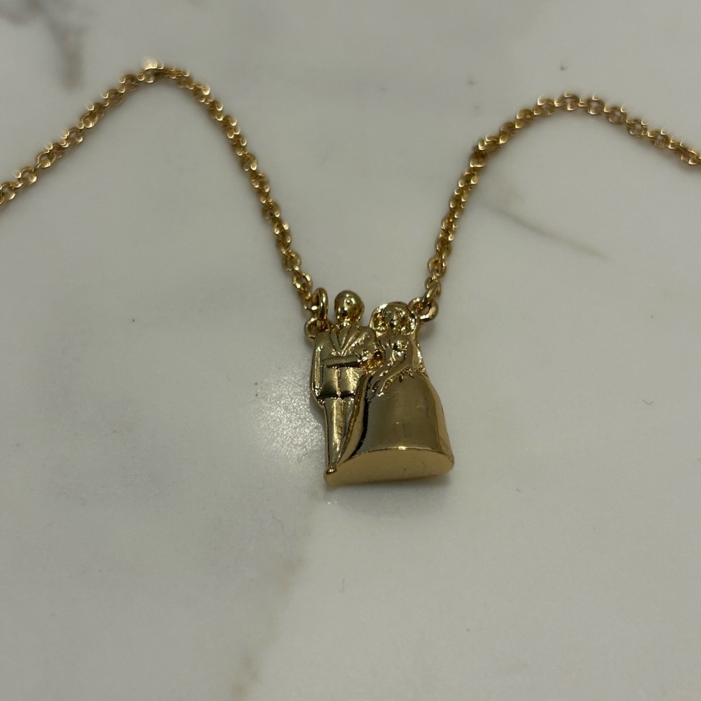 NWT Kate Spade NECKLACE Wedding Cake Topper Mini Pendant Bride & Groom Gold